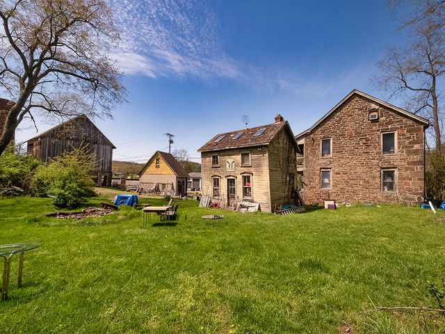 333 Perry HIGHWAY, Lancaster Twp, PA 16037