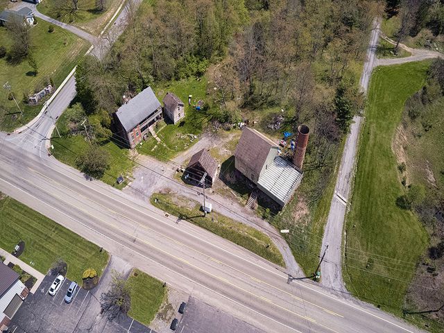 333 Perry HIGHWAY, Lancaster Twp, PA 16037