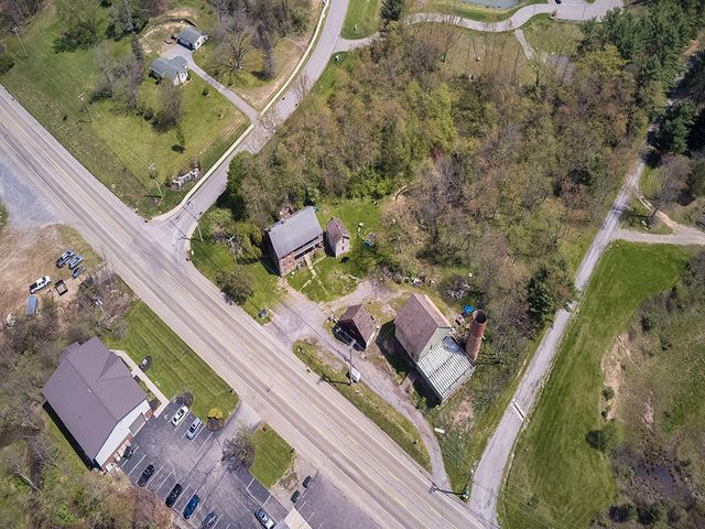 333 Perry HIGHWAY, Lancaster Twp, PA 16037