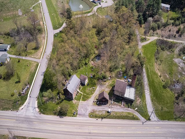 333 Perry HIGHWAY, Lancaster Twp, PA 16037