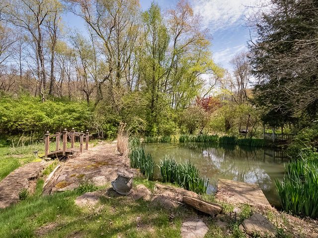 333 Perry HIGHWAY, Lancaster Twp, PA 16037