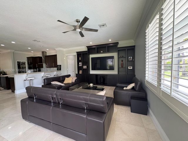 13805 SW 41st St, Davie, FL 33330