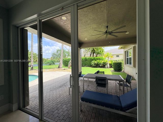 13805 SW 41st St, Davie, FL 33330