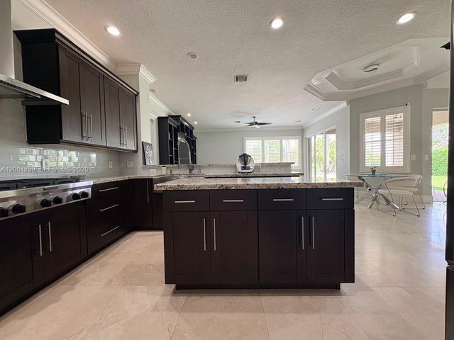 13805 SW 41st St, Davie, FL 33330