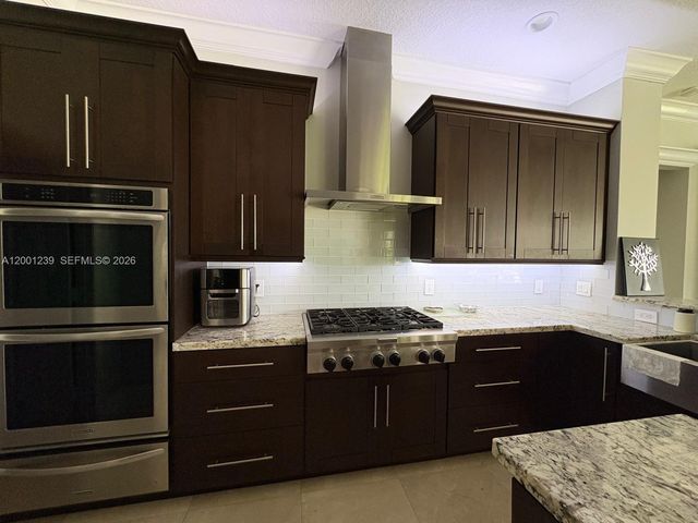 13805 SW 41st St, Davie, FL 33330