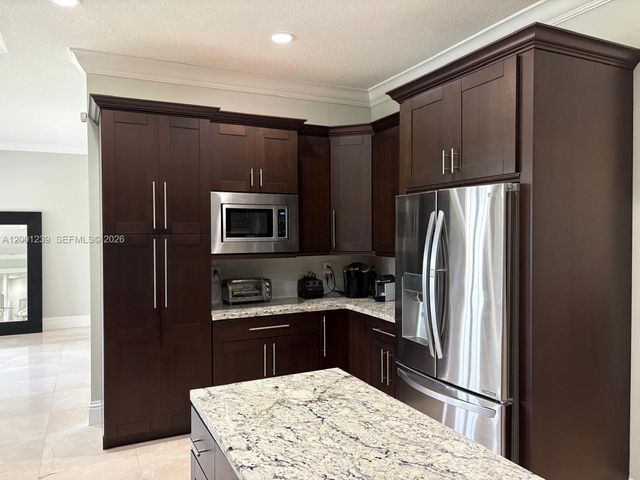 13805 SW 41st St, Davie, FL 33330