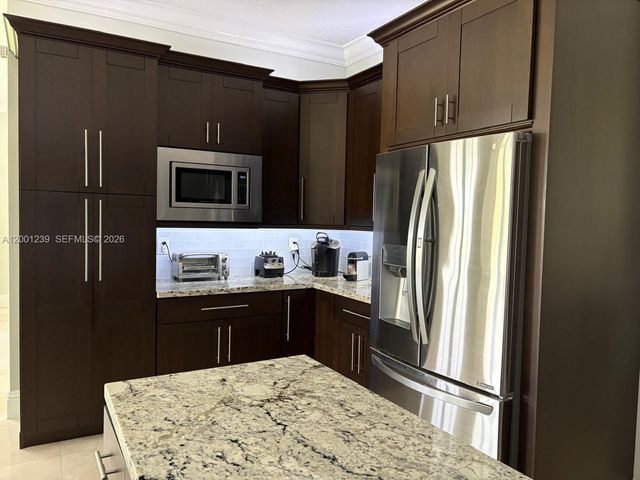 13805 SW 41st St, Davie, FL 33330