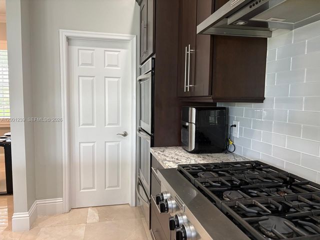 13805 SW 41st St, Davie, FL 33330