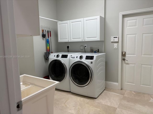 13805 SW 41st St, Davie, FL 33330