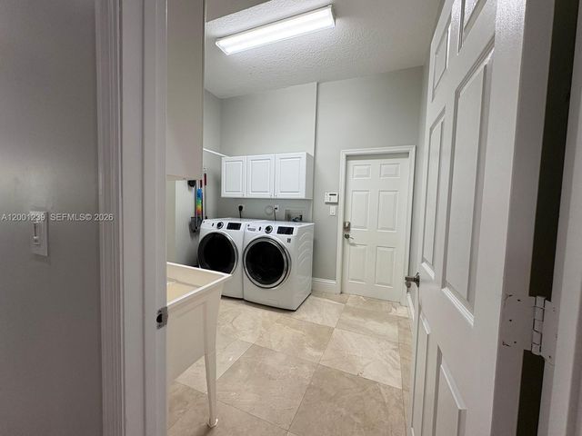 13805 SW 41st St, Davie, FL 33330