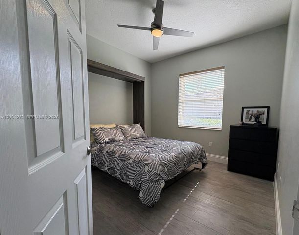 13805 SW 41st St, Davie, FL 33330