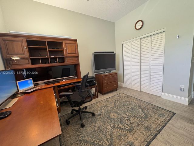 13805 SW 41st St, Davie, FL 33330
