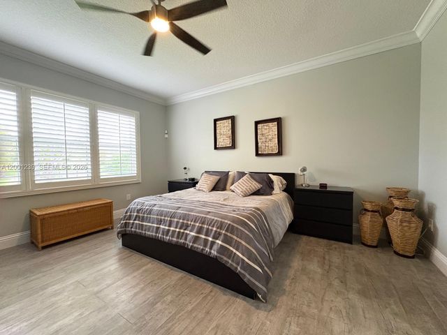 13805 SW 41st St, Davie, FL 33330