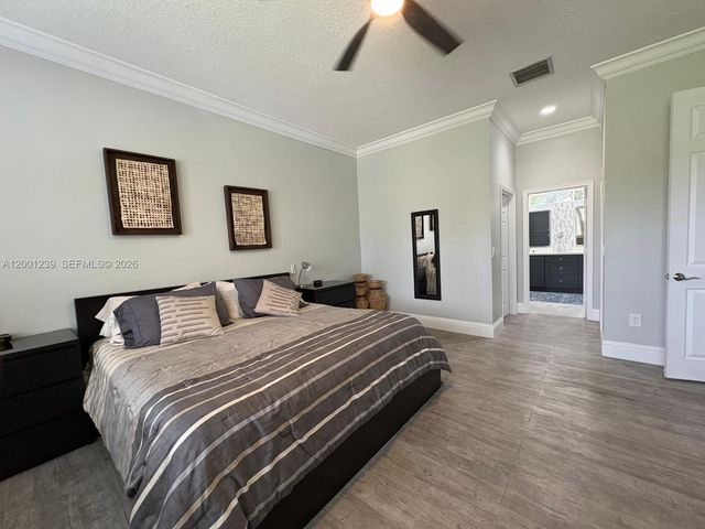 13805 SW 41st St, Davie, FL 33330