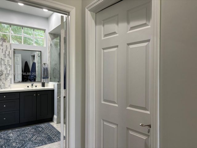 13805 SW 41st St, Davie, FL 33330