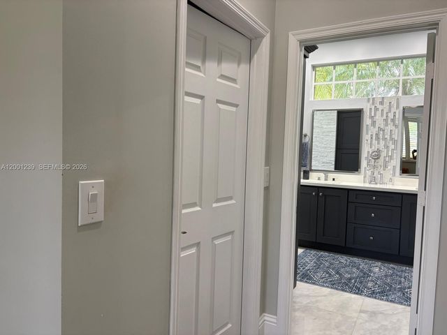 13805 SW 41st St, Davie, FL 33330