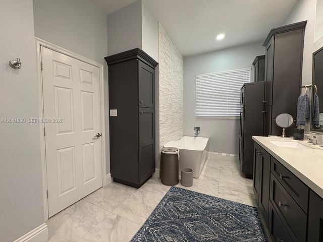13805 SW 41st St, Davie, FL 33330