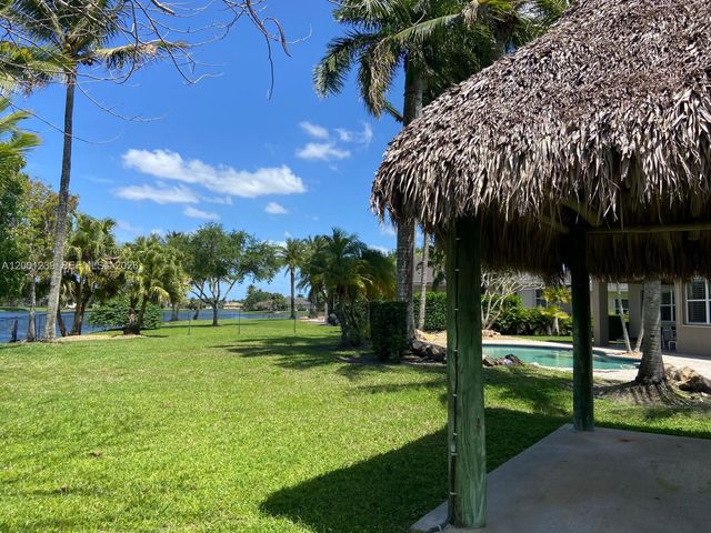 13805 SW 41st St, Davie, FL 33330