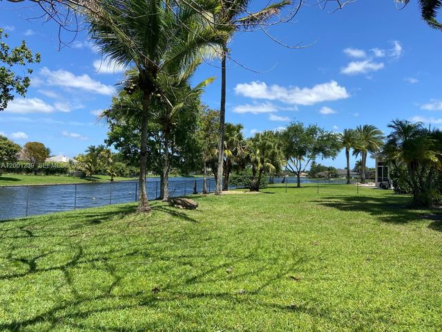 13805 SW 41st St, Davie, FL 33330