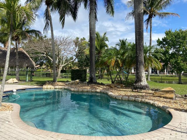 13805 SW 41st St, Davie, FL 33330