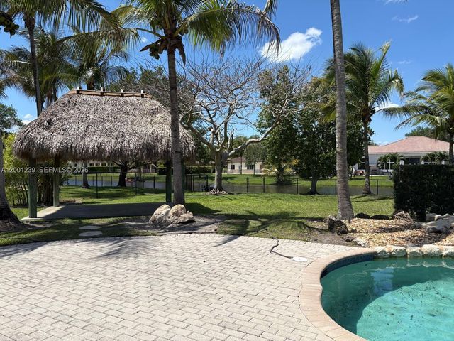 13805 SW 41st St, Davie, FL 33330