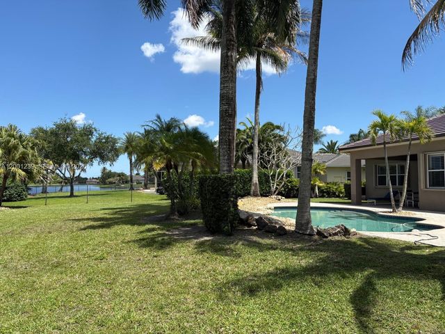 13805 SW 41st St, Davie, FL 33330