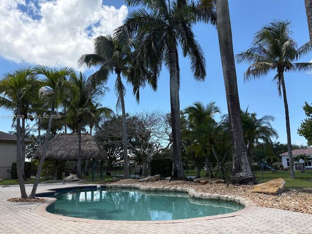 13805 SW 41st St, Davie, FL 33330