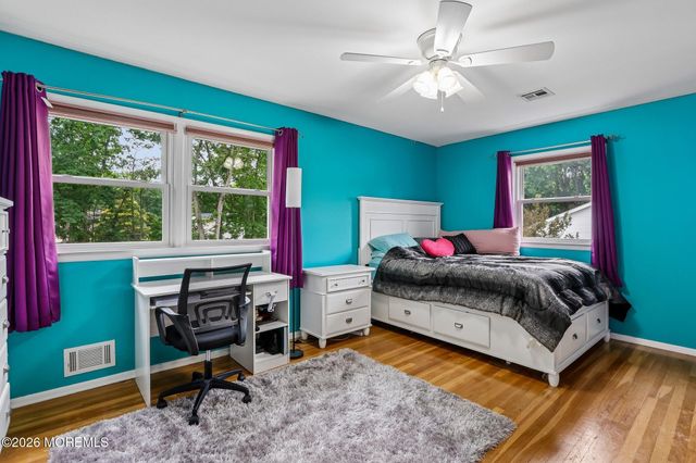 5 Sugarbush Road, Howell, NJ 07731