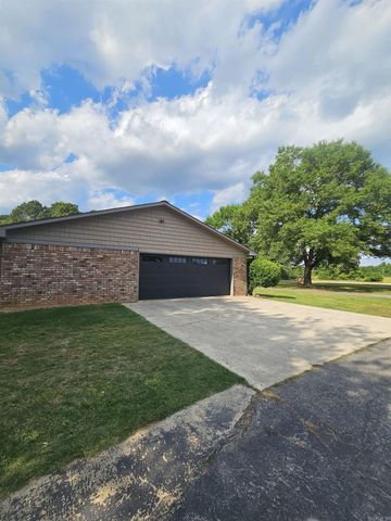 181 Young Road, Nashville, AR 71852