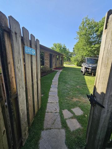 181 Young Road, Nashville, AR 71852