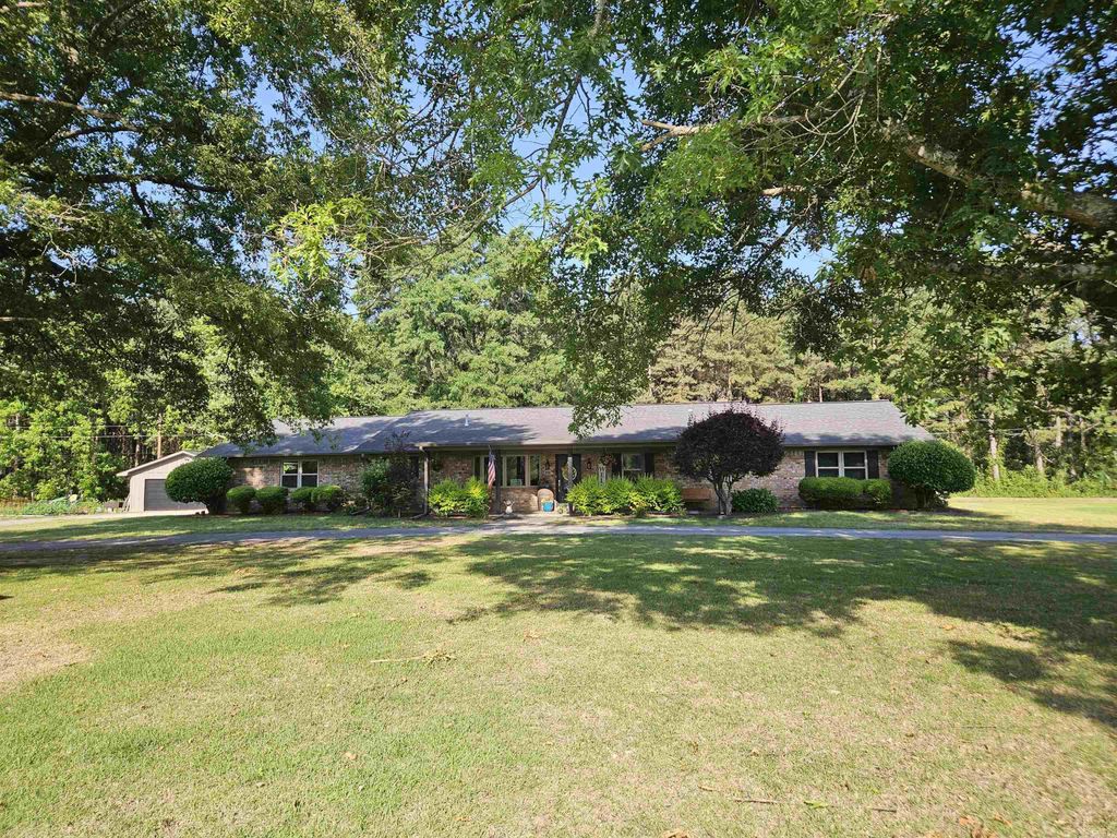 181 Young Road, Nashville, AR 71852