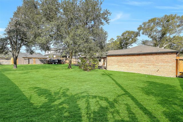 10210 Scofield Lane, Houston, TX 77096