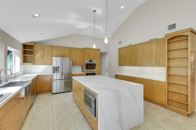 10210 Scofield Lane, Houston, TX 77096