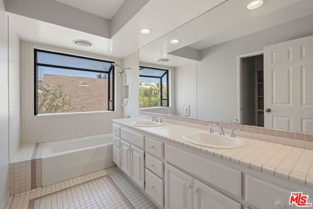 1136 Harvard Street, Santa Monica, CA 90403