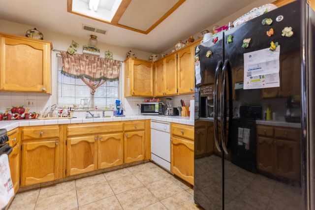 917 E Fresno Street, Avenal, CA 93204