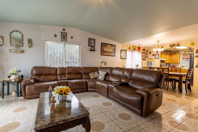 917 E Fresno Street, Avenal, CA 93204