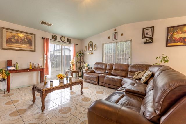 917 E Fresno Street, Avenal, CA 93204