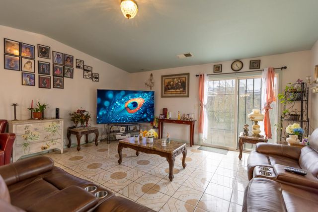 917 E Fresno Street, Avenal, CA 93204