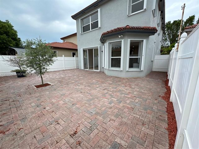 3761 NE 10th St, Homestead, FL 33033