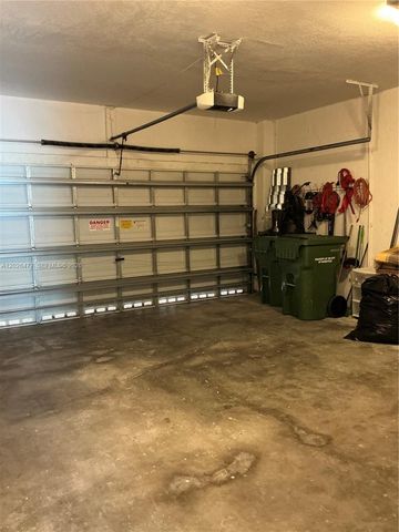 3761 NE 10th St, Homestead, FL 33033