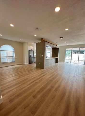 3761 NE 10th St, Homestead, FL 33033