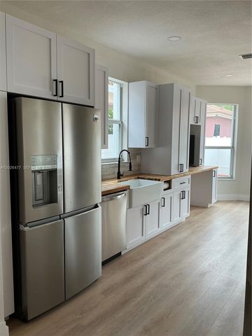 3761 NE 10th St, Homestead, FL 33033