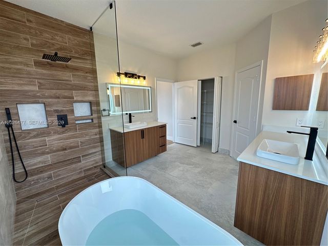 3761 NE 10th St, Homestead, FL 33033