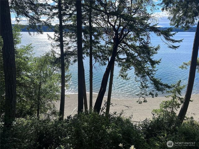 922 W Herron Boulevard NW, Lakebay, WA 98349