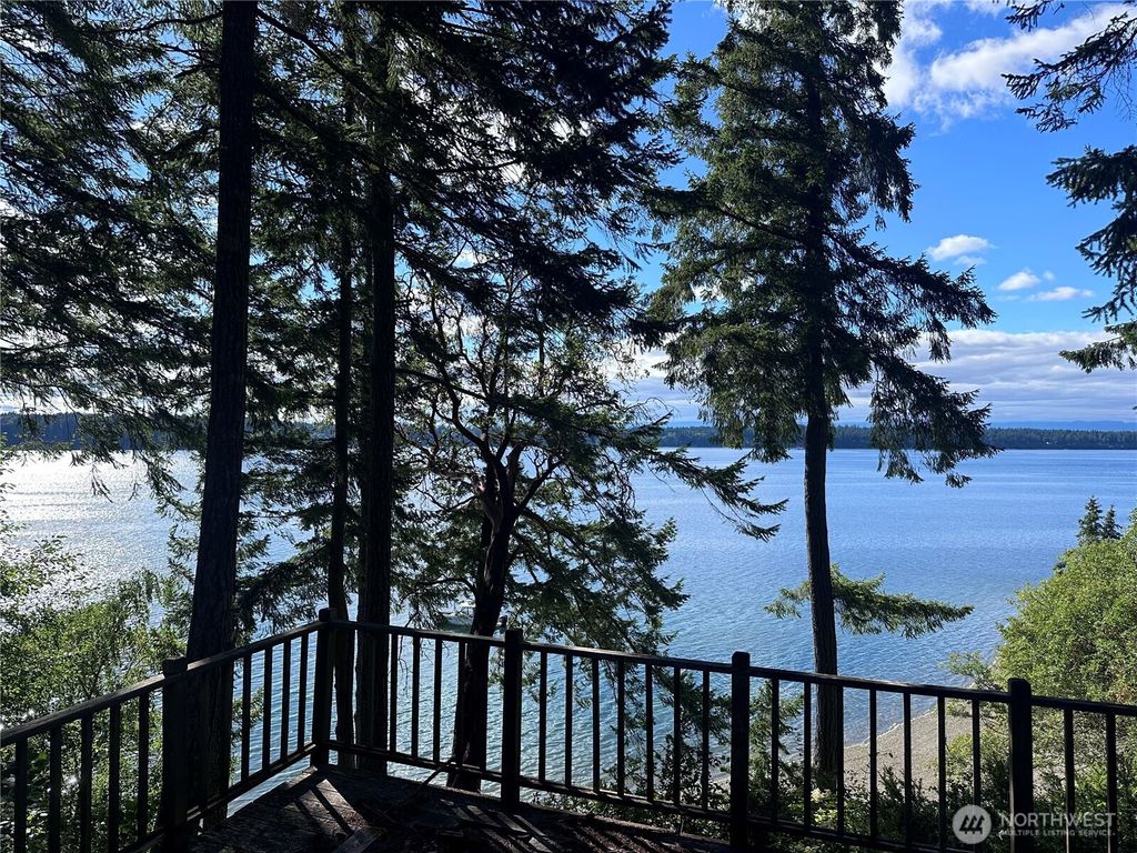 922 W Herron Boulevard NW, Lakebay, WA 98349
