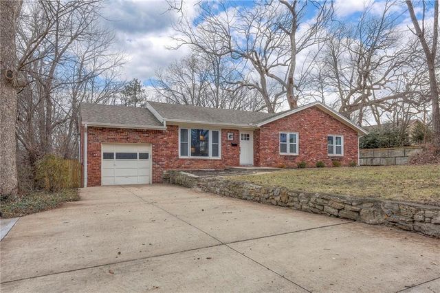 5841 Blackhoof Trail, Merriam, KS 66203