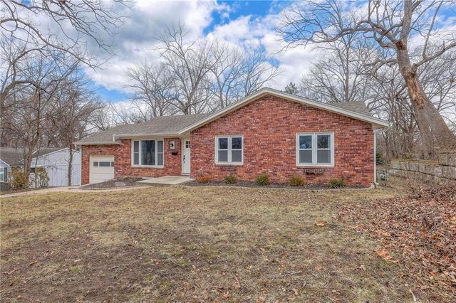 5841 Blackhoof Trail, Merriam, KS 66203