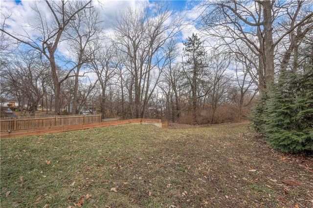 5841 Blackhoof Trail, Merriam, KS 66203