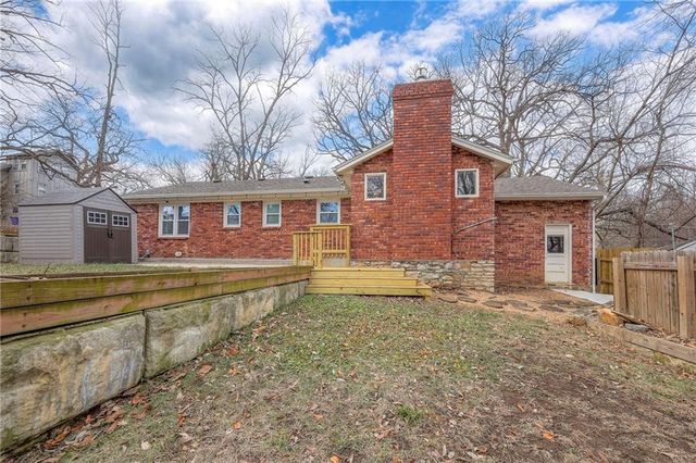 5841 Blackhoof Trail, Merriam, KS 66203