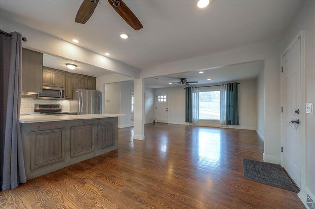 5841 Blackhoof Trail, Merriam, KS 66203